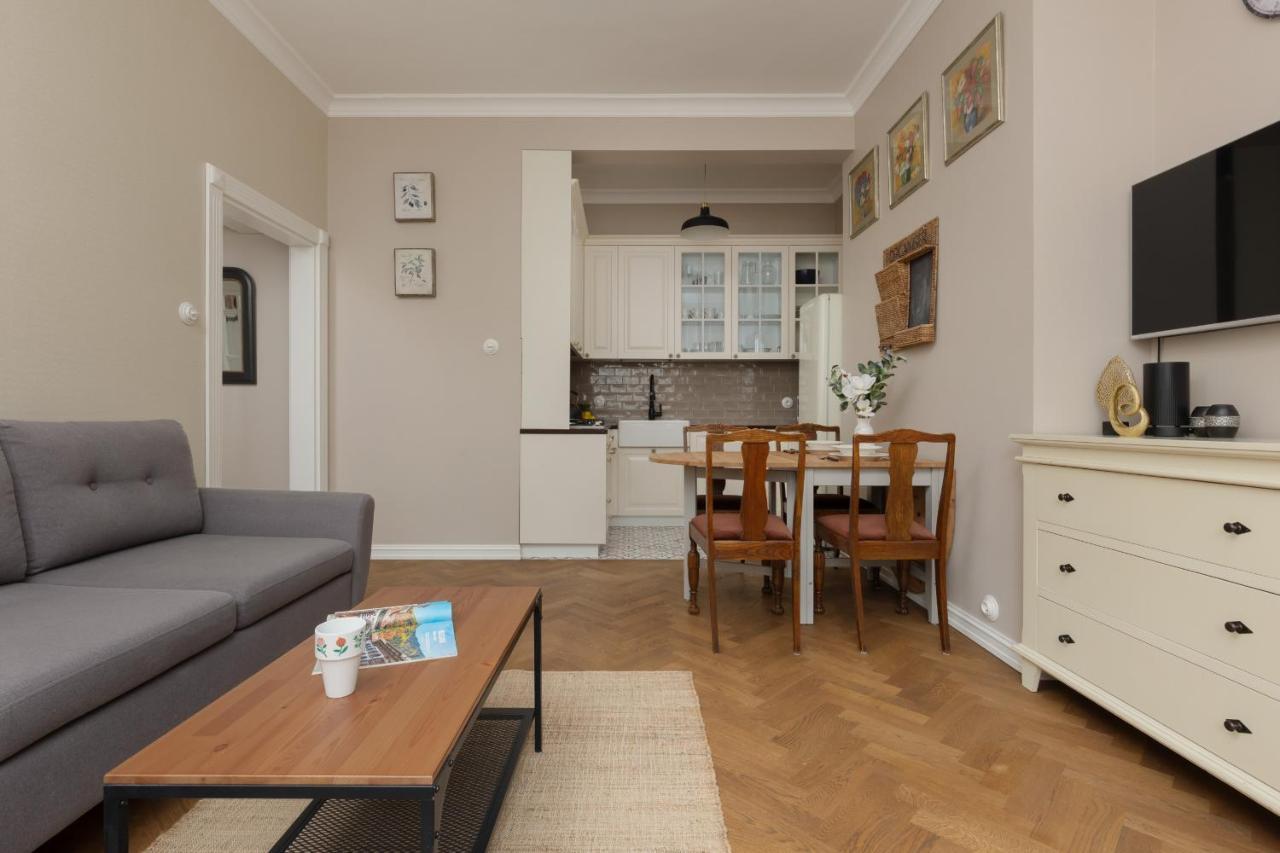 Butas Metro Rondo Onz By Renters Warsaw